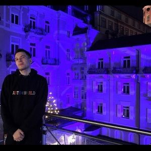 Meet your Posher, Jeremiah